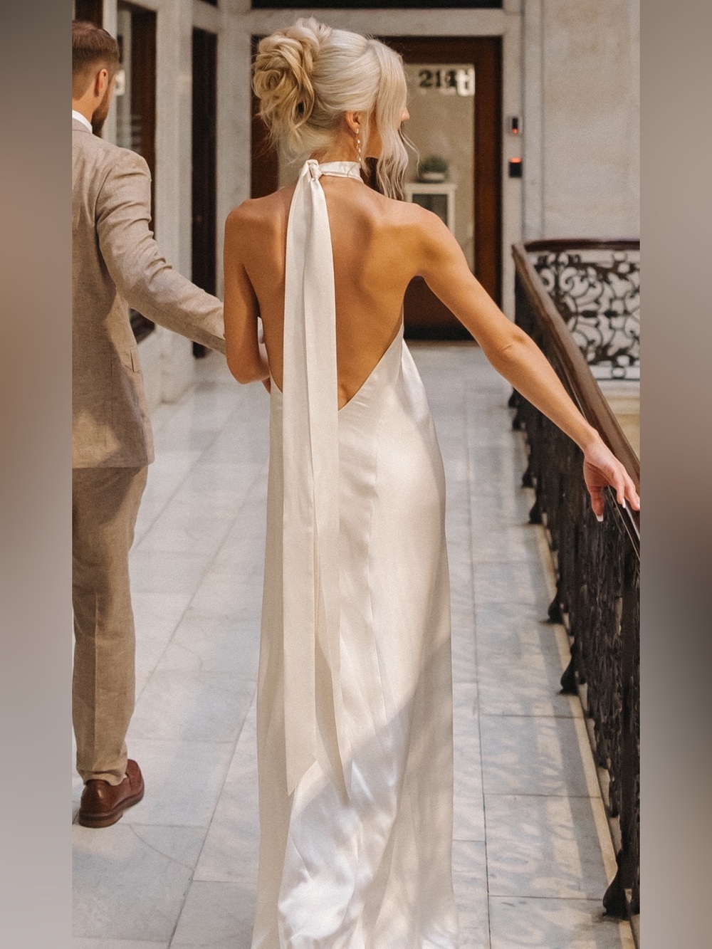Michelle Mason Ivory backless halter dress, 100% silk - Picture 3 of 7